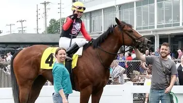 Arrasó: Jocketa venezolana logró espectacular triplete en este hipódromo de Estados Unidos Arrasó: Jocketa venezolana logró espectacular triplete en este hipódromo de Estados Unidos