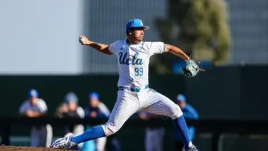 El lanzador Ángel Cervantes y su dinosaurio "Jerry" conquistan el béisbol de UCLA El lanzador Ángel Cervantes y su dinosaurio "Jerry" conquistan el béisbol de UCLA