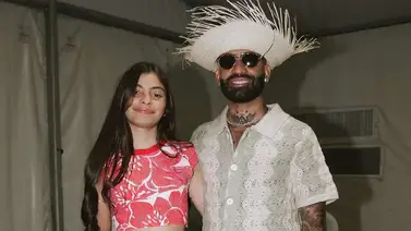 Mira el lujo Mercedes Benz que Arcángel le regaló a su hija Mira el lujo Mercedes Benz que Arcángel le regaló a su hija