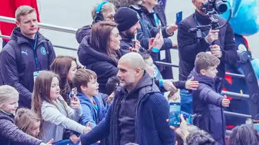 Una despedida de leyenda: Michael Jordan sorprende a Pep Guardiola en su adiós de Manchester Una despedida de leyenda: Michael Jordan sorprende a Pep Guardiola en su adiós de Manchester