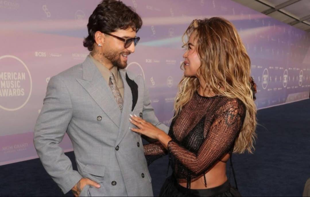 Maluma y Karol G desatan furor en los AMAs 2026: el encuentro viral de los colombianos
