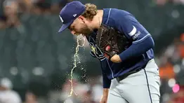 Los nervios traicionan a Jonathan Heasley en pleno montículo con los Rays