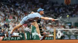 Cerúndolo tumba al N°1 Jannik Sinner en una tarde de drama y calor en Roland Garros