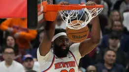 Mitchell Robinson se opera y planea jugar las Finales de la NBA con una férula