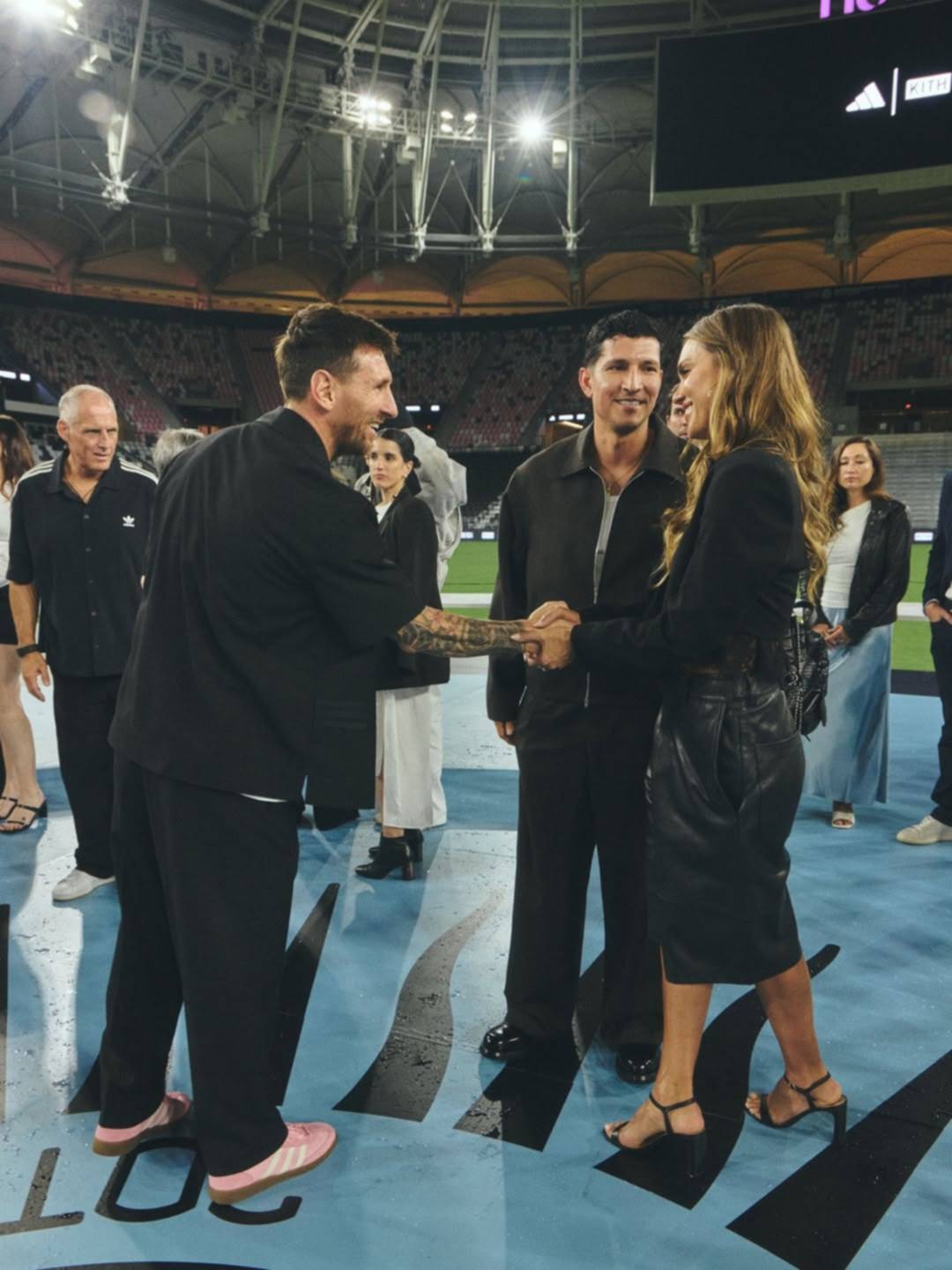 Jessica Alba vive bonito encuentro con Lionel Messi: Así posaron para las cámaras