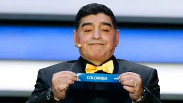 Maradona quiso imitar al famoso chef del "Salt Bae" (+Videos)