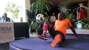 Establecen nuevo récord mundial de dominio de balón Establecen nuevo récord mundial de dominio de balón