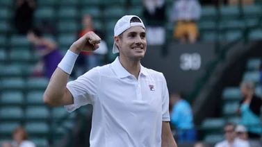 Isner alcanzó las semifinales a costa de Raonic