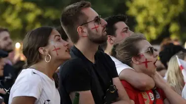 Hasta en Wimbledon se distraen por el Mundial Hasta en Wimbledon se distraen por el Mundial