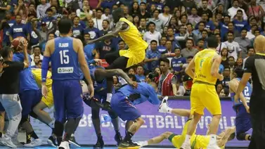 FIBA suspende a 13 jugadores por riña en Australia-Filipinas FIBA suspende a 13 jugadores por riña en Australia-Filipinas