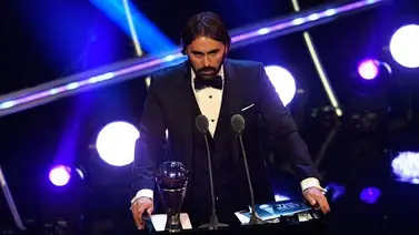 Reynald Pedros seleccionado Mejor Entrenador de fútbol femenino Reynald Pedros seleccionado Mejor Entrenador de fútbol femenino