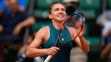 Halep sigue primera y Kerber superó a Wozniacki