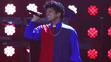 Bruno Mars ofrece un concierto estelar antes del Super Bowl