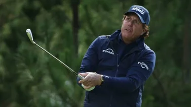 Mickelson gana por quinta vez en Pebble Beach
