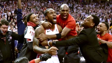 Leonard metió a los Raptors en la final del Este