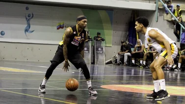 Panteras remontó a Marinos y sigue en lo más alto en el Oriente