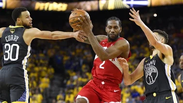 Leonard y Raptors quedan a una victoria del título de la NBA