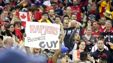 El Oracle Arena fue minado por aficionados de los Raptors El Oracle Arena fue minado por aficionados de los Raptors