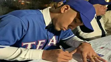 Prospecto Maximo Acosta plasmó su firma con Texas Prospecto Maximo Acosta plasmó su firma con Texas