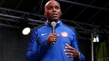 Carl Lewis entregará las medallas en atletismo