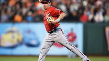 Asdrúbal Cabrera firma con Nacionales de Washington