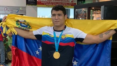 Más medallistas criollos en Lima regresan al país