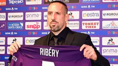 Miles de hinchas de Fiorentina reciben a Franck Ribéry Miles de hinchas de Fiorentina reciben a Franck Ribéry
