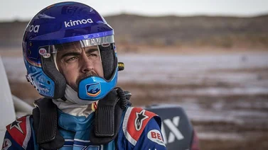 Alonso empieza a entender el pilotaje en dunas