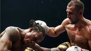 Kovalev noquea a Yarde y tiene en la mira al 'Canelo'