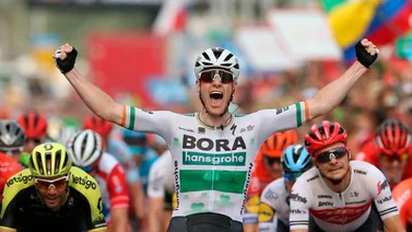 Bennett gana el primer esprint de la Vuelta