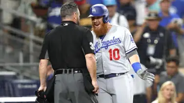 Suspenden a Justin Turner por tocar a un árbitro Suspenden a Justin Turner por tocar a un árbitro