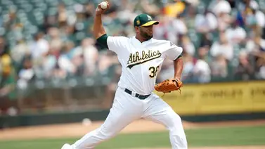 Yusmeiro Petit es el noveno criollo con más hold en Las Mayores Yusmeiro Petit es el noveno criollo con más hold en Las Mayores