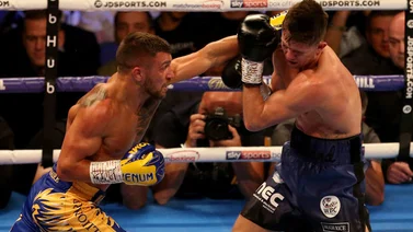 Lomachenko gana tercer título mundial de los ligeros