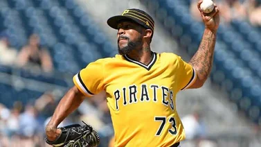 Retiran pertenencias de Vázquez en clubhouse de Piratas