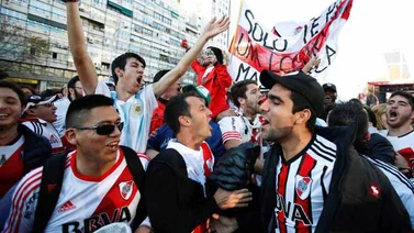 Detienen a hinchas de River por enfrentamiento con la policía
