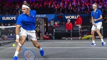 Federer gana punto de dobles y Europa aventaja en Copa Laver