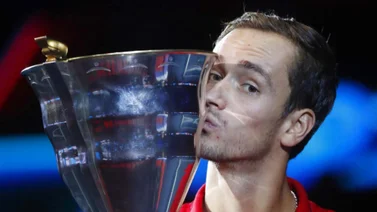 Medvedev vence a Coric y se corona en San Petersburgo