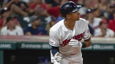 Indios empatan el segundo comodín al vencer a Filis