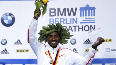 Kenenisa Bekele gana el maratón de Berlín