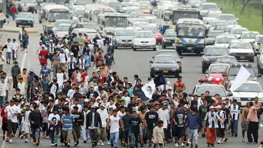 Enfrentamiento entre barras deja un muerto en Perú
