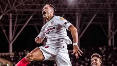 Chicharito afianza al Sevilla en el liderato de su grupo Chicharito afianza al Sevilla en el liderato de su grupo