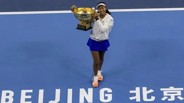 Osaka arrolla a Barty para imponerse en China