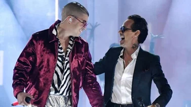 Bad Bunny y Marc Anthony ayudan a rehacer campos de béisbol