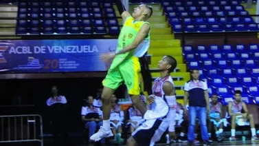 Acereros remonta para imponerse en su debut