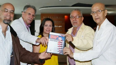 Banesco dedica libro a Tiburones de La Guaira