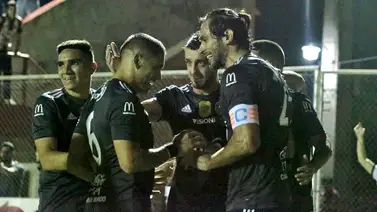 Roque Santa Cruz afianza a Olimpia como líder del Clausura Roque Santa Cruz afianza a Olimpia como líder del Clausura