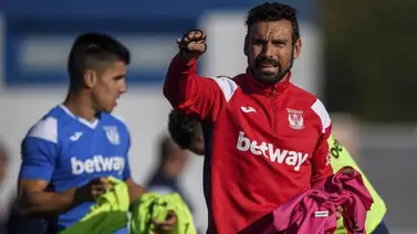 Carlos Martínez seguirá en el cuerpo técnico con Javier Aguirre Carlos Martínez seguirá en el cuerpo técnico con Javier Aguirre