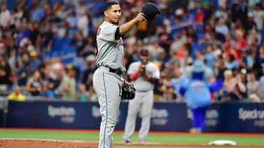 Carlos Carrasco fue honrado por periodistas de Cleveland Carlos Carrasco fue honrado por periodistas de Cleveland