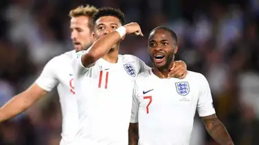 Inglaterra aplastó a Kosovo con un Sterling imparable Inglaterra aplastó a Kosovo con un Sterling imparable