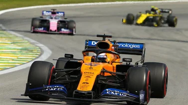 Sainz consigue su primer podio de F1 tras sanción a Hamilton